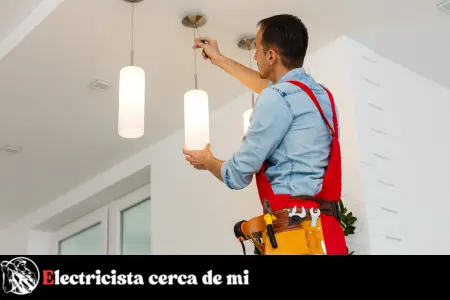 Cuánto cobra un electricista por instalar una lámpara