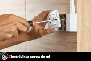 Cuánto cobra un electricista por cambiar un enchufe